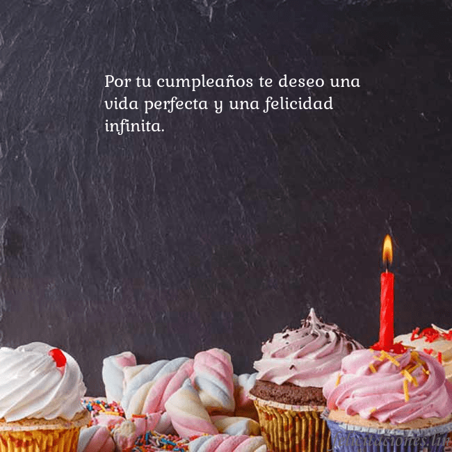 Tarjeta con muchos cupcakes y una vela