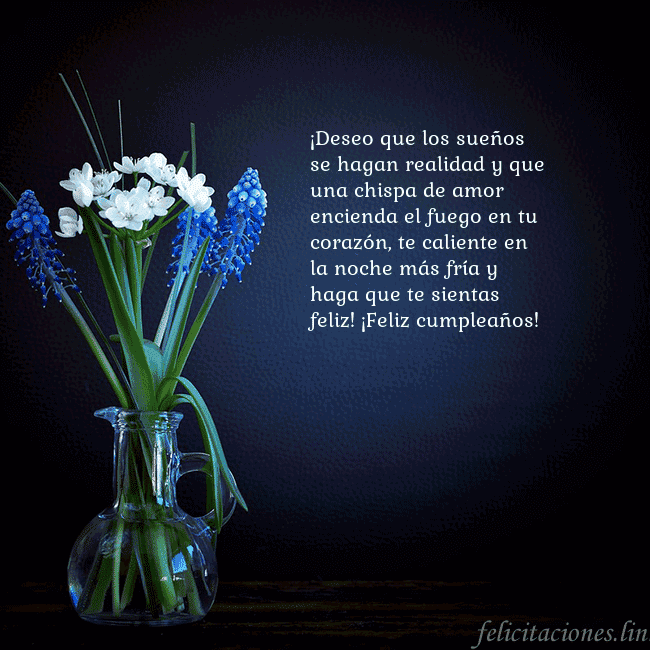 Tarjeta de cumpleaños con flores azules en un jarrón ¡Deseo que los sueños se hagan realidad y que una Tarjeta de cumpleaños con flores azules en un jarrón
