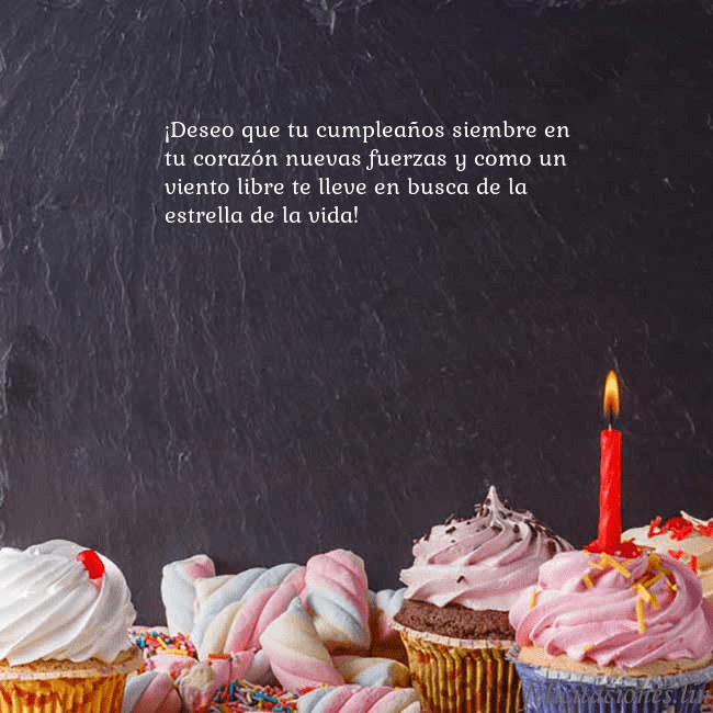 Tarjeta con muchos cupcakes y una vela