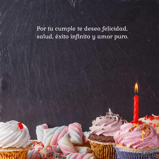 Tarjeta con muchos cupcakes y una vela