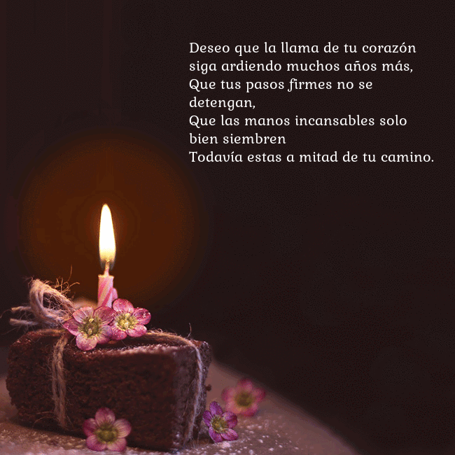 Postal animada: un pastel con una vela encendida