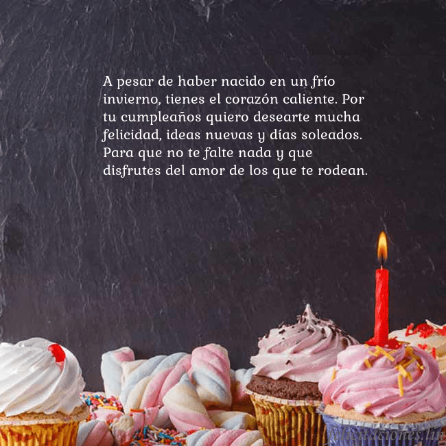 Tarjeta con muchos cupcakes y una vela