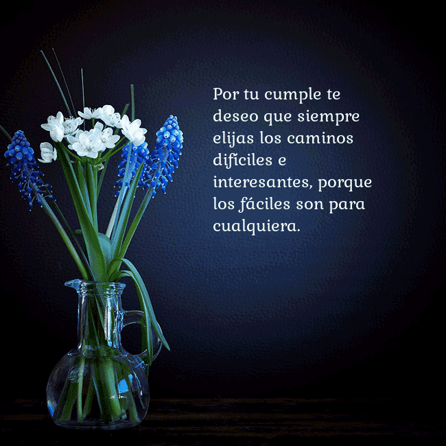 Tarjeta de cumpleaños con flores azules en un jarrón Por tu cumple te deseo que siempre elijas los cami Tarjeta de cumpleaños con flores azules en un jarrón